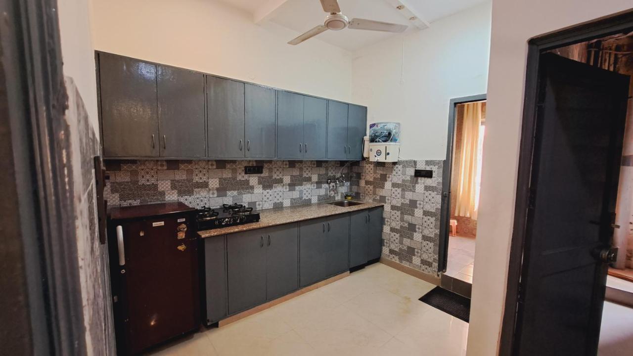 Sufi Khandar Home Stay Нью-Дели Экстерьер фото
